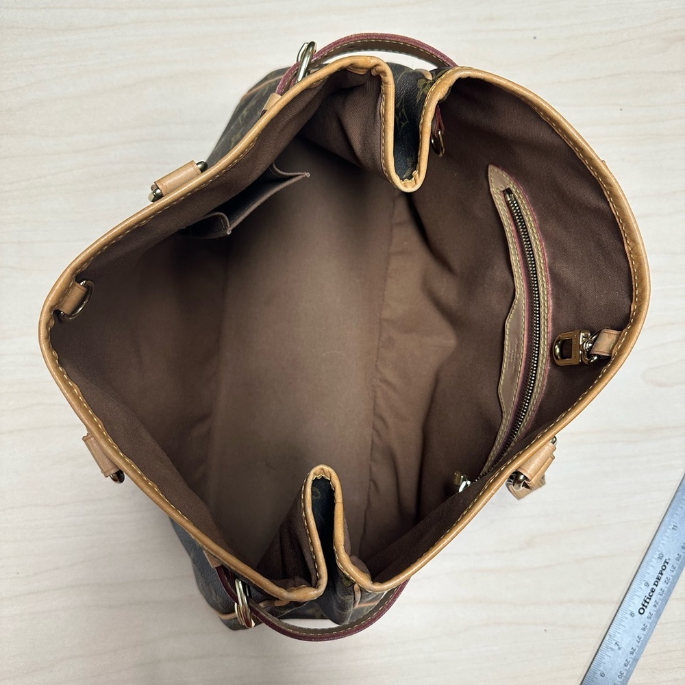 WOW POSHMARK - ONE OWNER = ME - Authentic Louis Vuitton Batignolles GM YEAH!!! - Picture 11 of 16